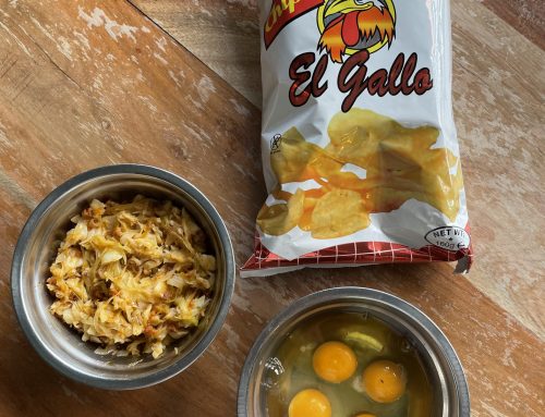 La tortilla de patatas: con cebolla, bacalao, patatera y Patatas Fritas “El Gallo”