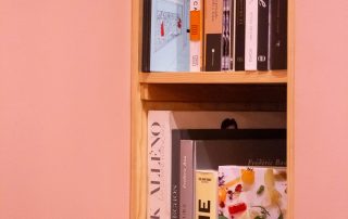 libros de cocina y gastronomía en Borona Bistró, restaurante gastronómico en Cáceres